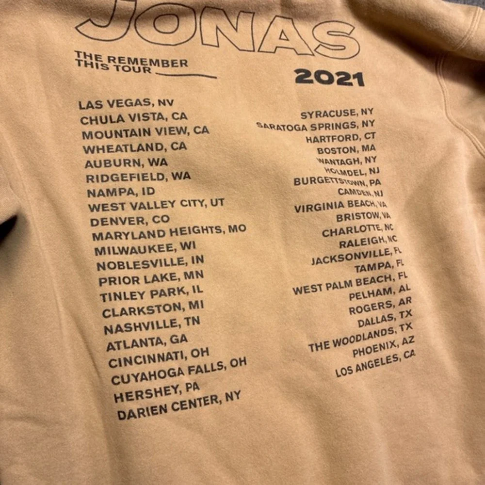 Jonas Brothers The Remember This Tour 2021 Hoodie Mens Large Tan Concert Graphic
